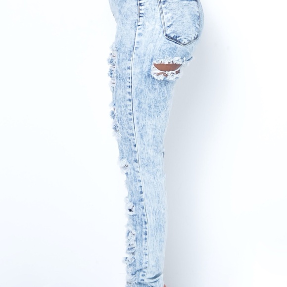 Lightwash Blue Destructed Jeans - Picture 3 of 4